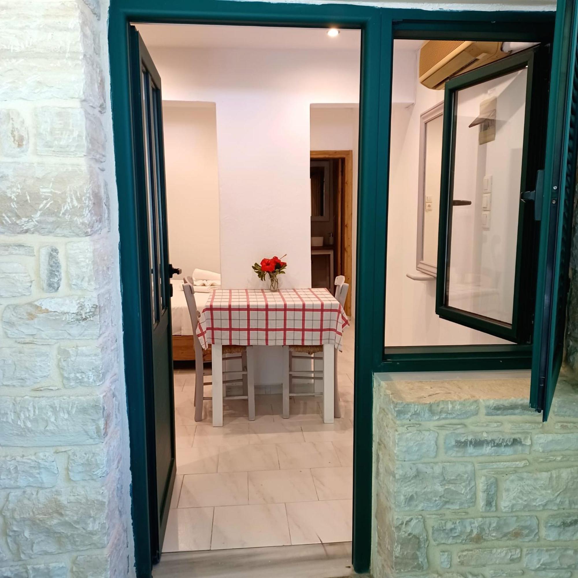 Apartments And Studios Xenophon Matala Exterior foto